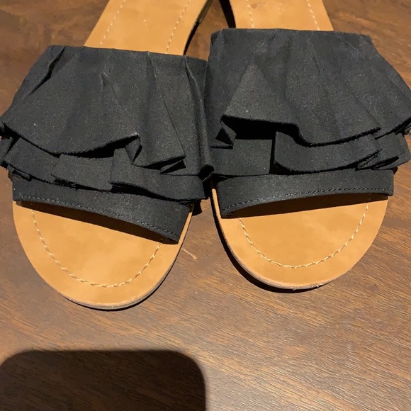 Black Ruffle Slides - Picture 2 of 6